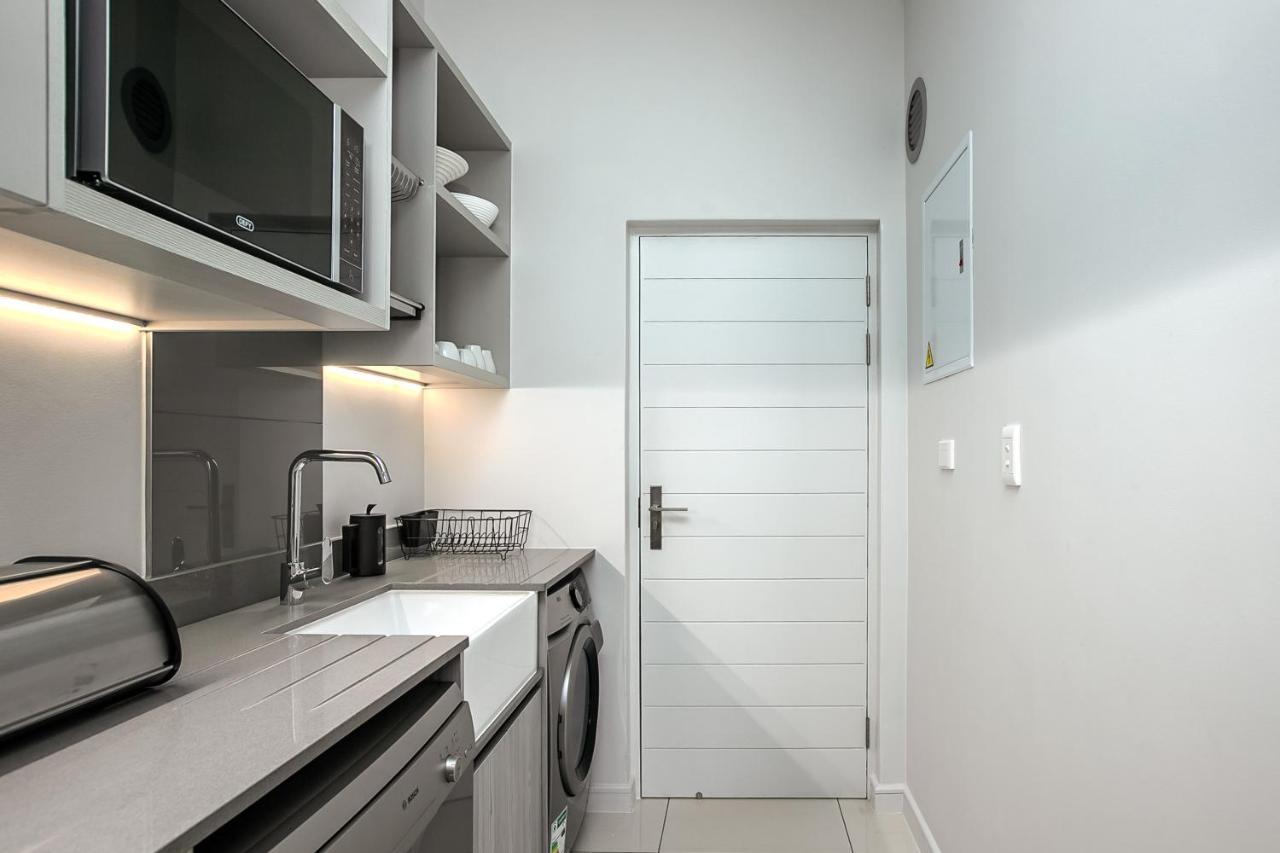 The Median Serviced Apartment Collection Johannesburg Exterior photo